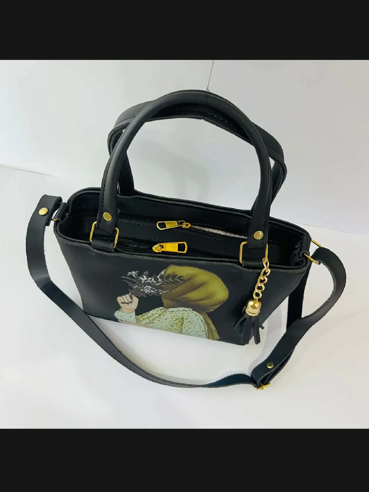 Ladies Premium Hand Purse – Elegant Style.