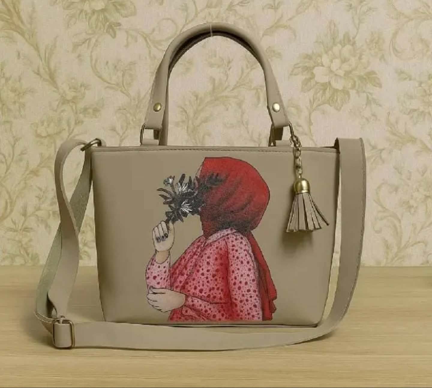 Ladies Premium Hand Purse – Elegant Style.